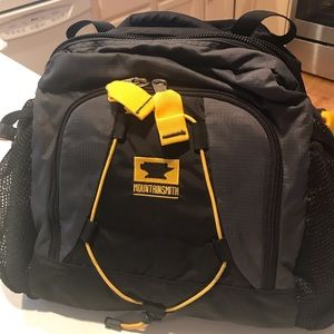 MOUNTAINSMITH LUMBAR PACK, LIKE NEW